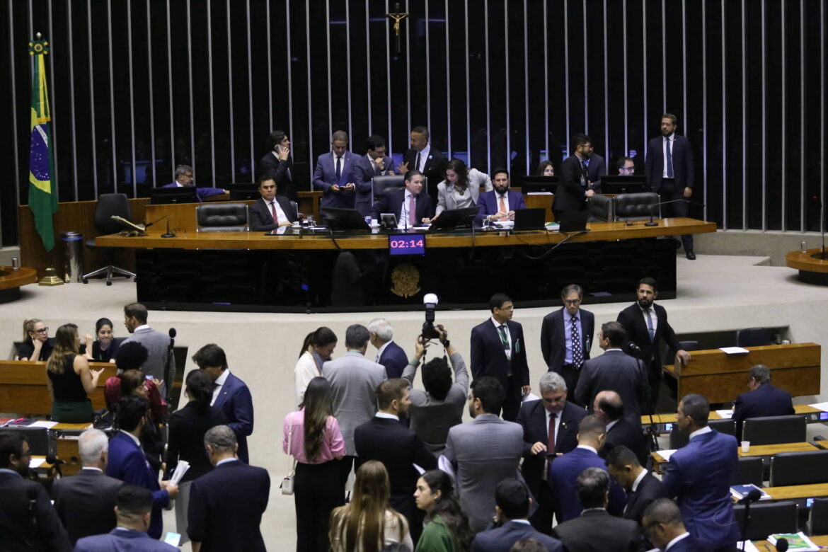 cni-reduziu-licenca-paternidade-dos-proprios-funcionarios-antes-de-atuar-no-congresso-contra-ampliacao