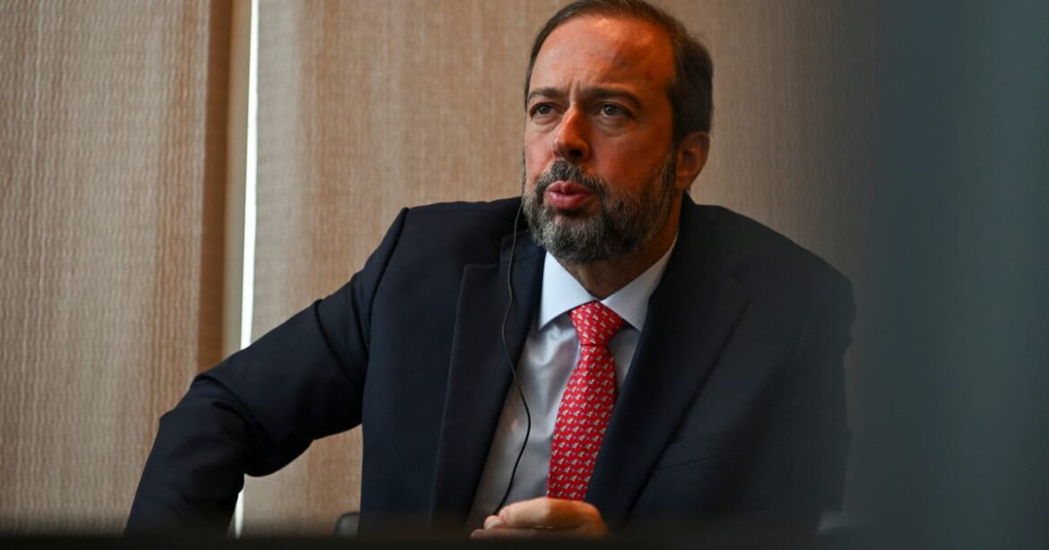 consulta-sobre-leilao-de-baterias-sera-lancada-na-segunda-feira,-diz-silveira