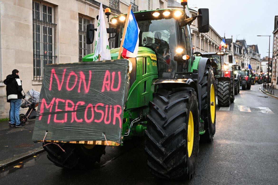 declaracao-de-macron-a-favor-de-acordo-com-mercosul-revolta-agricultores-franceses
