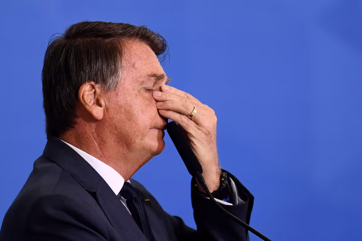 bolsonaro-deve-se-preparar-para-ser-preso-em-regime-fechado-ate-dezembro,-diz-jurista