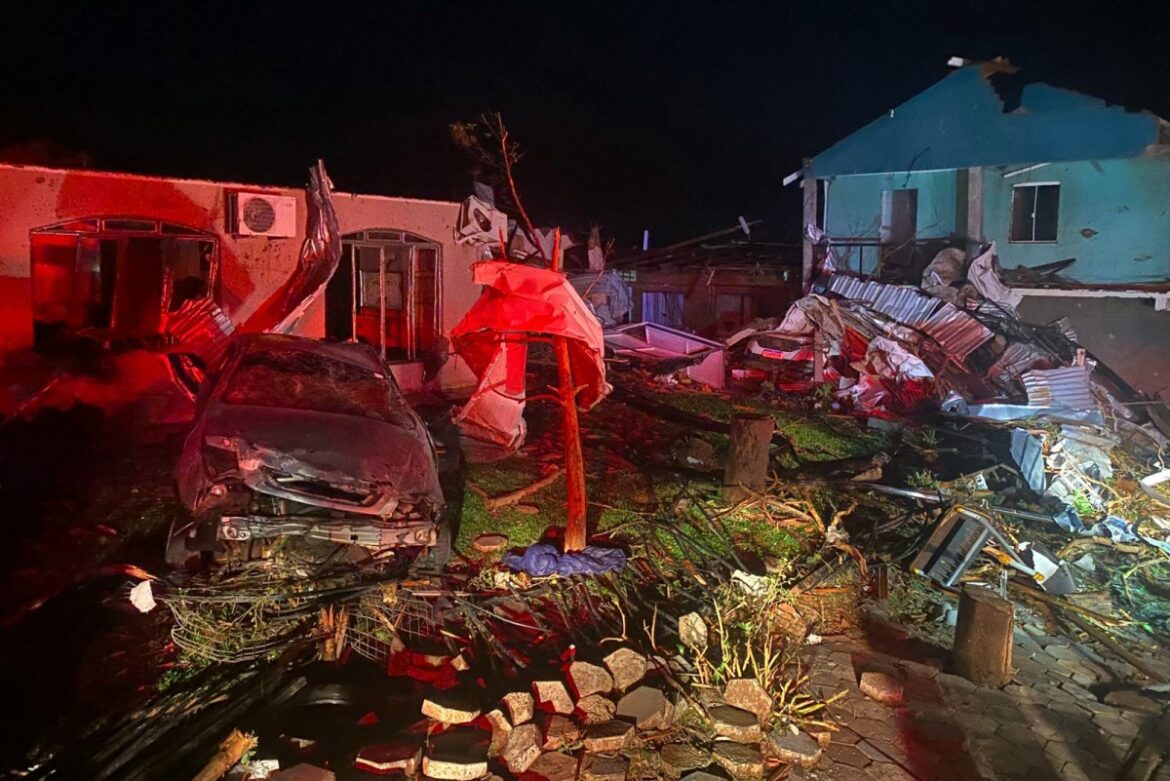 ciclone-causa-destruicao,-deixa-4-mortos-e-400-feridos-no-parana