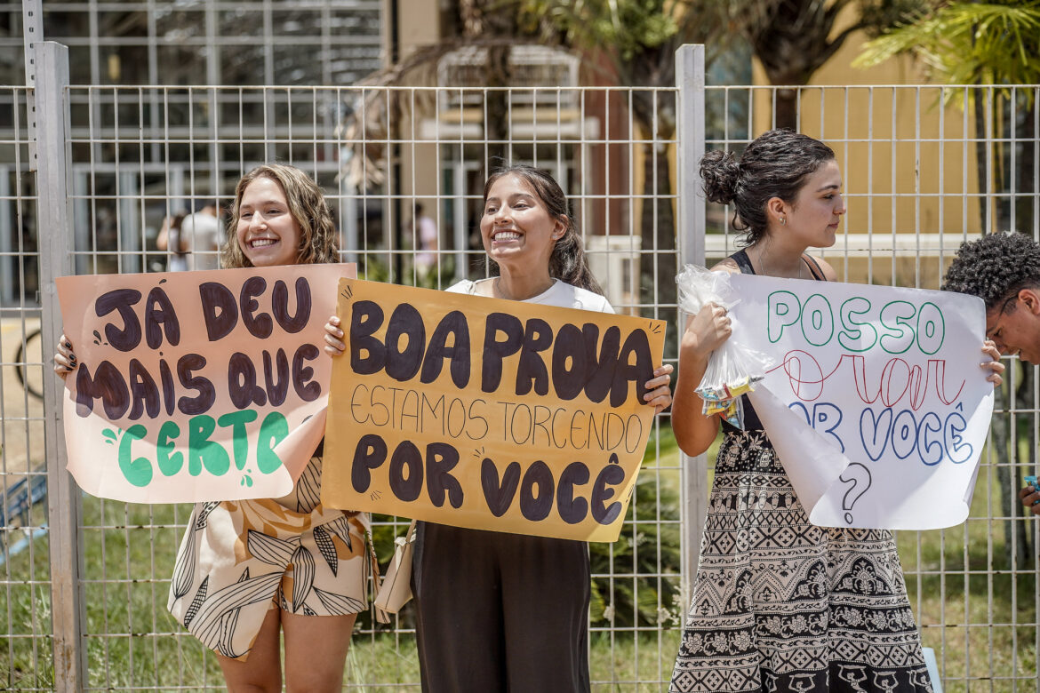 primeiro-dia-do-enem-2025-sera-neste-domingo-(9);-confira-horario-de-abertura-dos-portoes