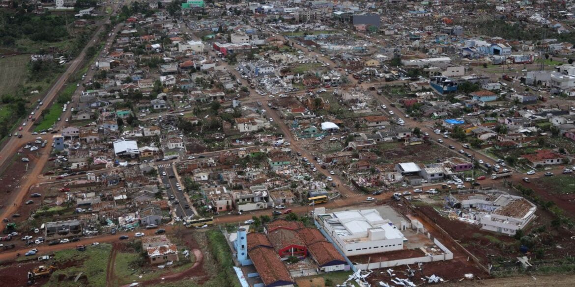 parana-decreta-calamidade-publica-apos-tornado-destruir-cidade