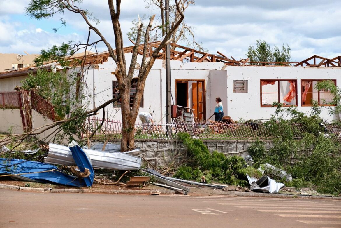mudancas-climaticas-dificultam-ainda-mais-previsao-de-tornados,-apontam-especialistas