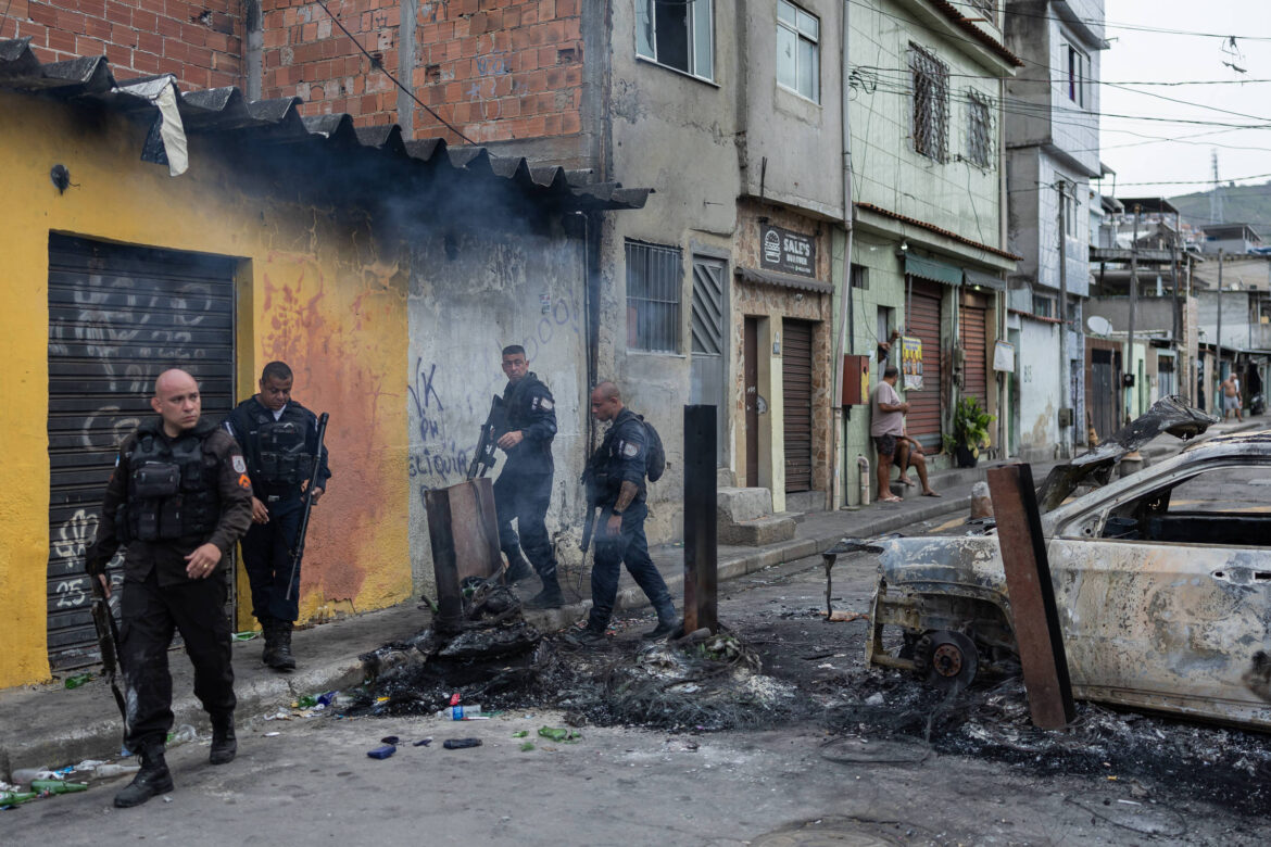 no-embalo-de-acao-policial,-castro-lancara-operacao-contra-barricadas-do-trafico