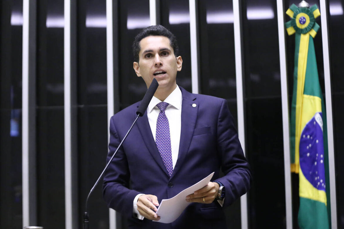 base-politica-valera-muito-mais-que-dinheiro,-youtube-e-tiktok,-diz-relator-de-voto-distrital