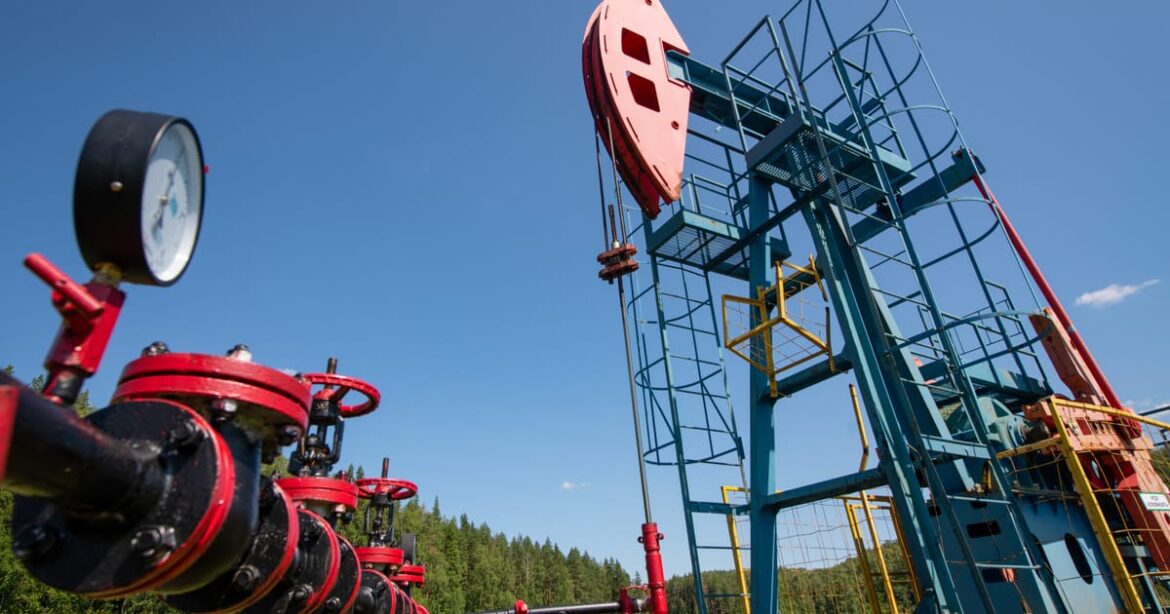 petroleo-sobe-diante-de-riscos-de-oferta-e-tensoes-geopoliticas
