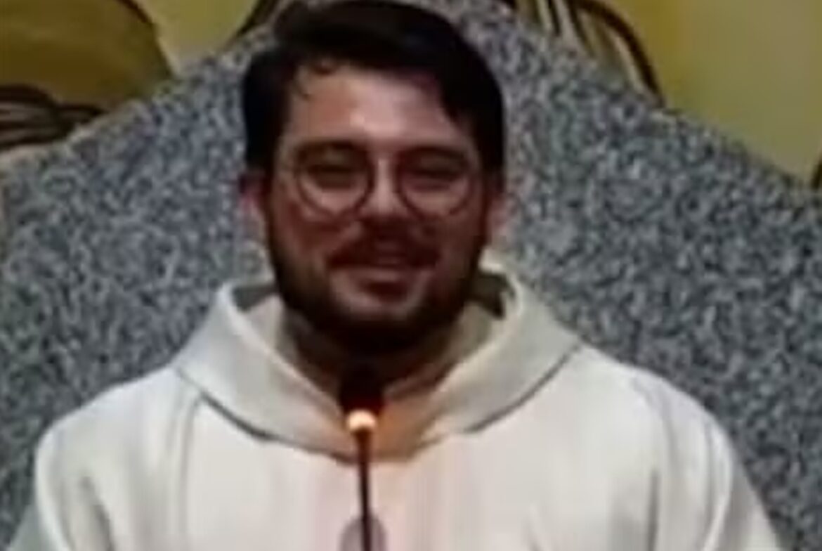 funcionaria-do-capeta:-padre-critica-fiel-por-expor-leilaodecueca