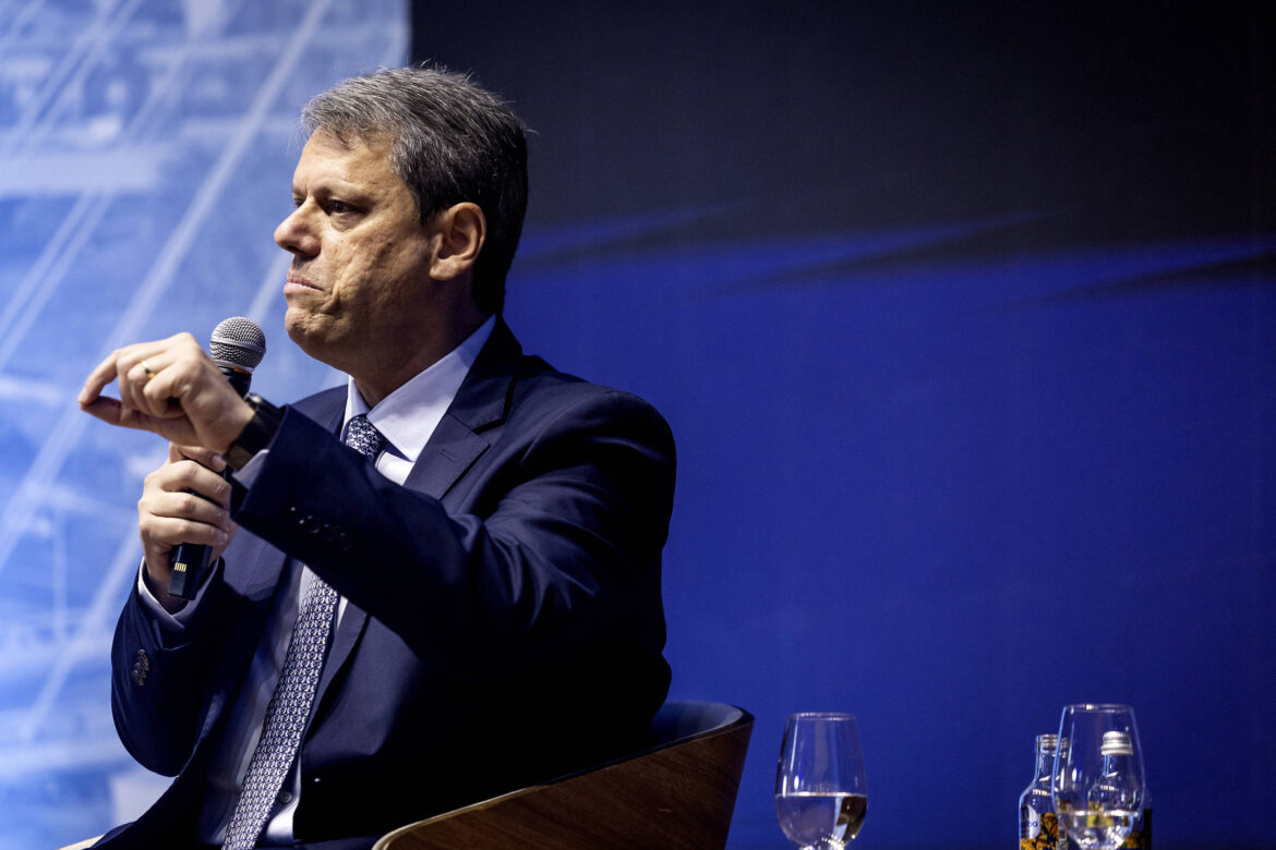 tarcisio-e-tratado-como-presidenciavel-em-evento-de-banco-e-fala-em-'time-pro-brasil-para-2026'