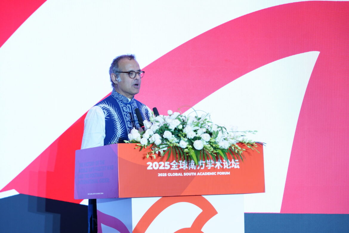vijay-prashad-contesta-narrativa-ocidental-sobre-segunda-guerra-mundial-em-forum-de-xangai