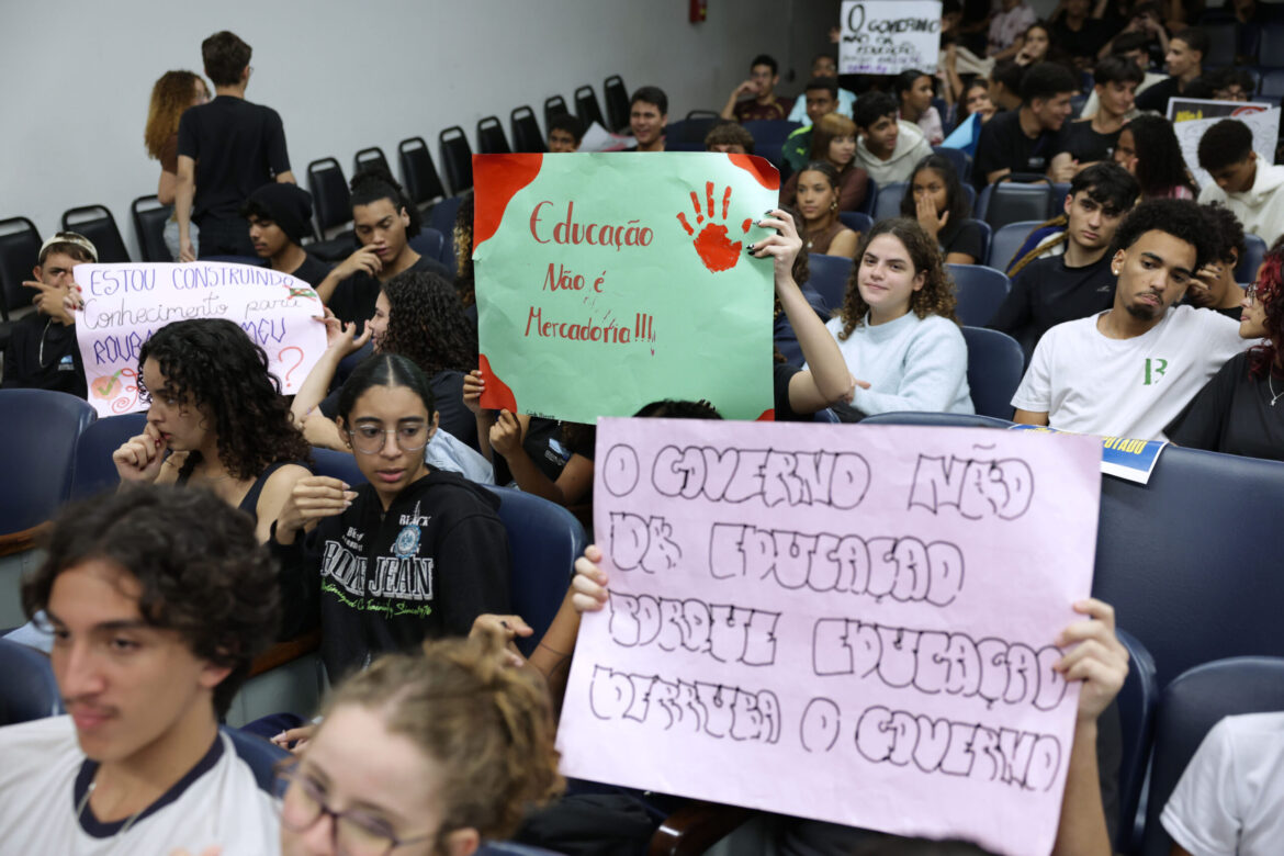 governo-zema-ameaca-estadual-central,-ao-incluir-escola-em-plano-de-federalizacao-de-imoveis
