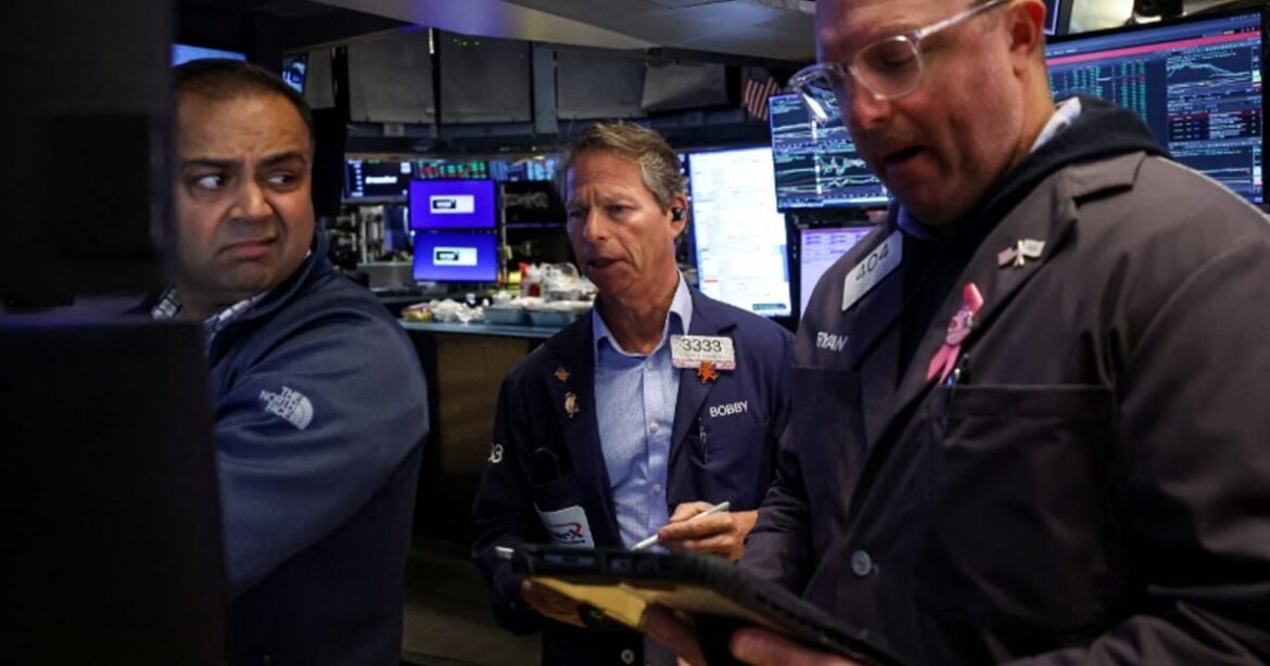 wall-street-recua-conforme-nvidia-cai-e-investidores-temem-que-fed-reduza-cortes-de-juros