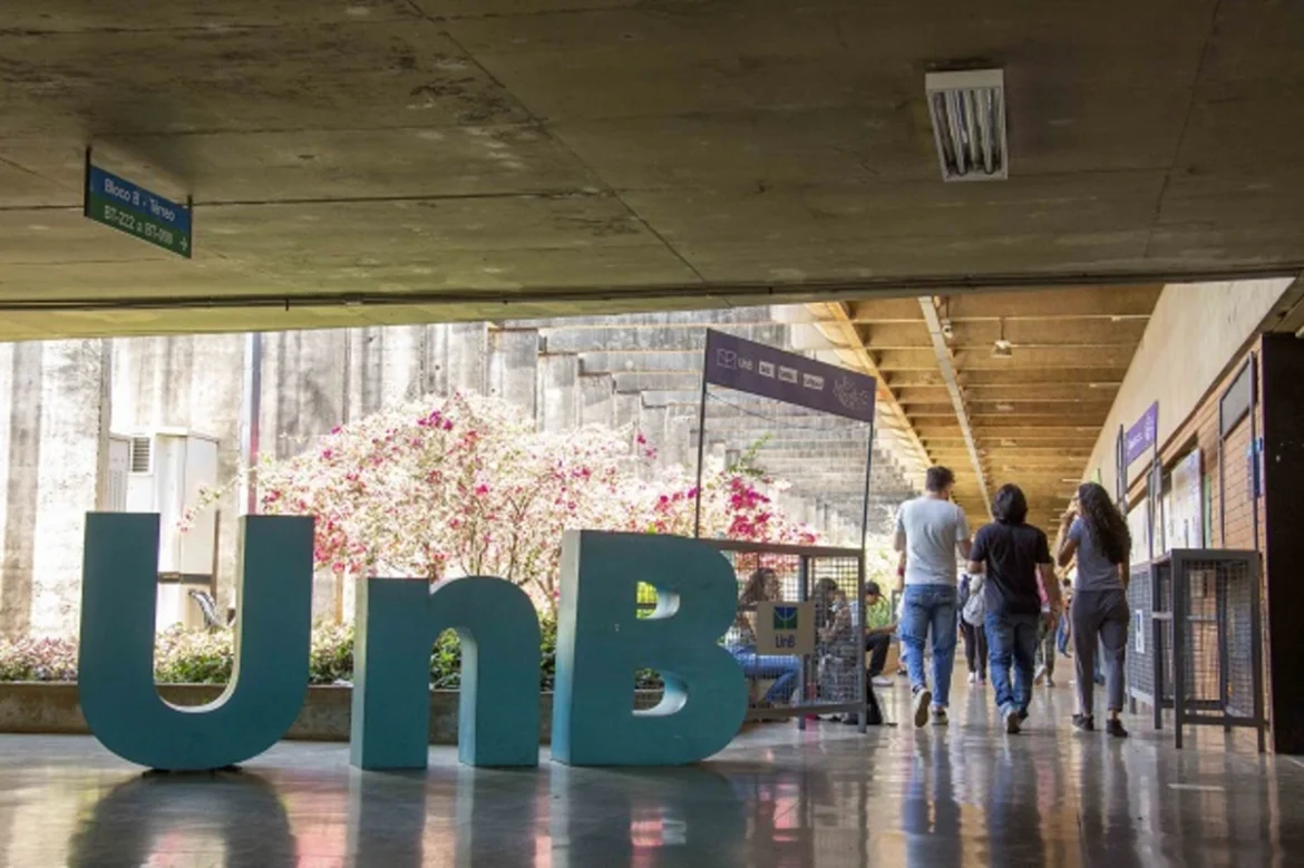 estudante-e-presa-apos-impedir-aluno-nao-binario-de-usar-banheiro-feminino-na-unb