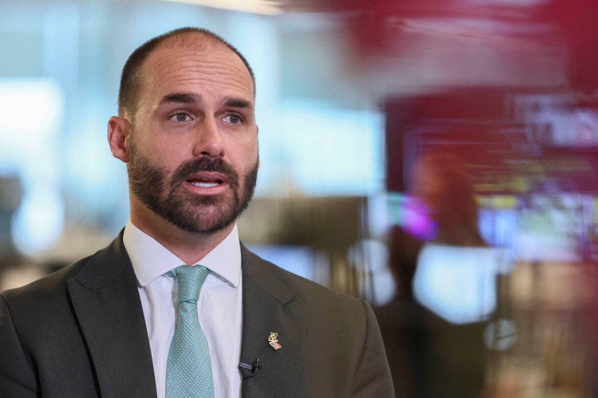 stf-tem-maioria-para-tornar-eduardo-bolsonaro-reu-sob-acusacao-de-coacao-ao-atuar-nos-eua