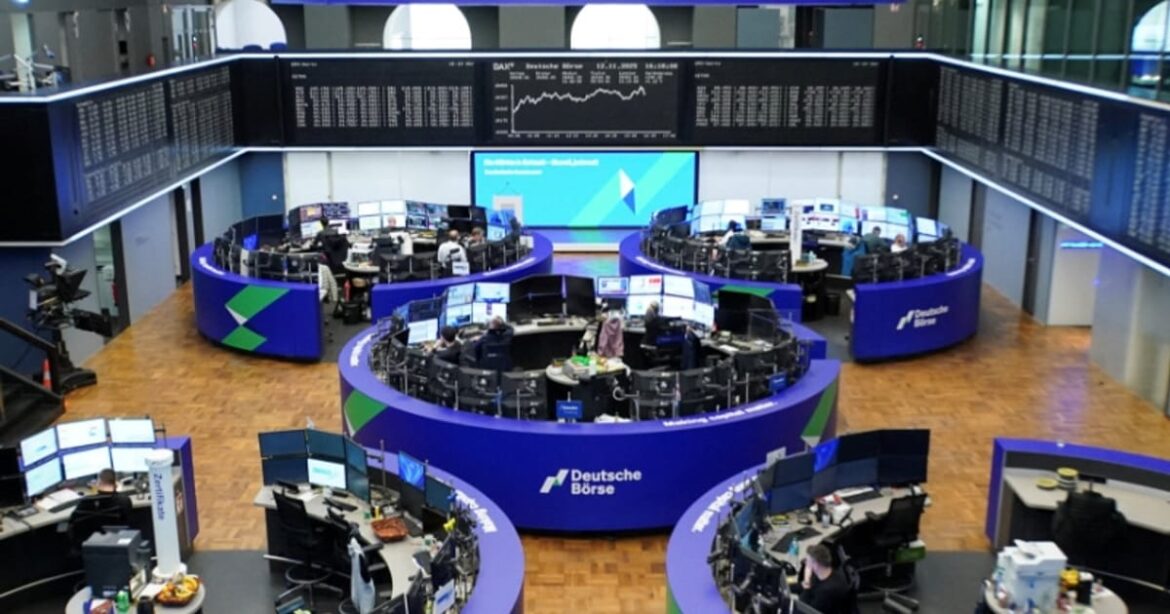 indices-europeus-caem-com-reducao-de-expectativas-de-corte-de-juros-dos-eua