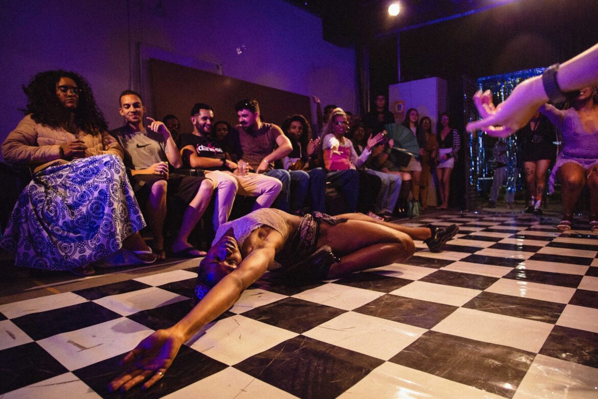 cultura-ballroom,-festival-de-cinema-e-atividades-ao-ar-livre-marcam-fim-de-semana-no-df