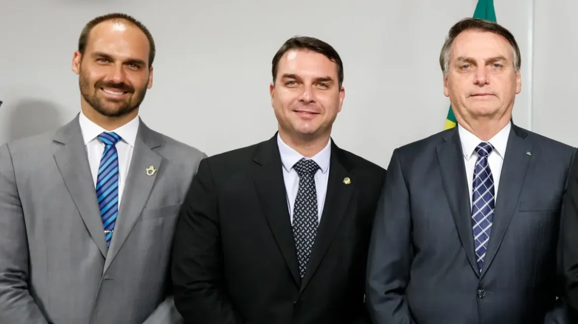 2026:-flavio-bolsonaro-ganha-apoio-de-eduardo-e-complica-tarcisio