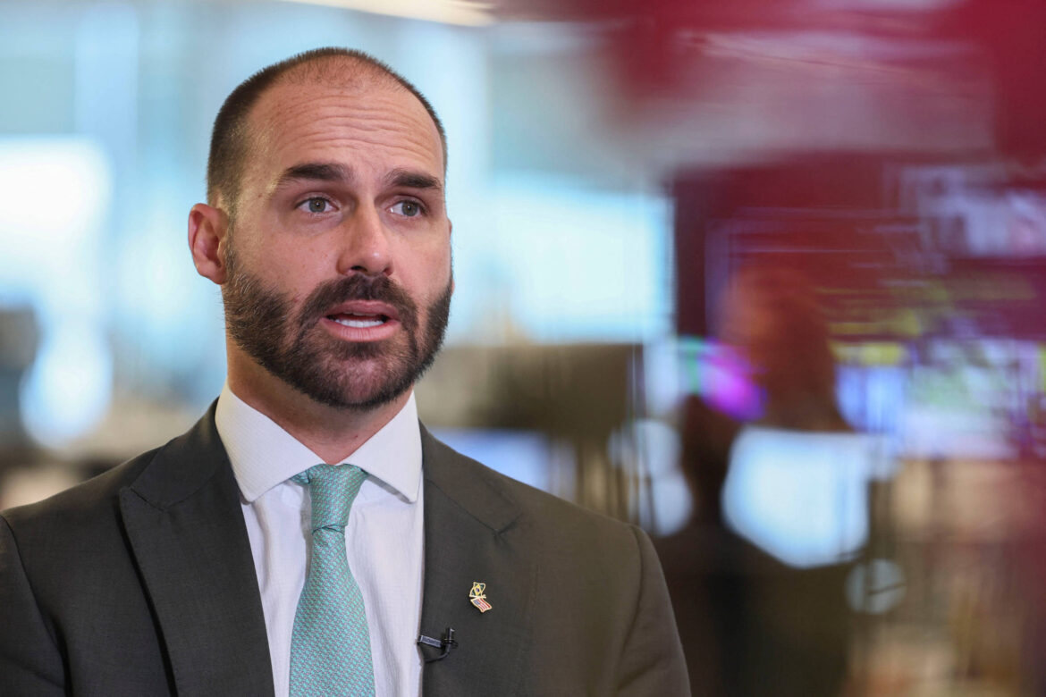 eduardo-bolsonaro-diz-que-moraes-quer-impedir-direita-de-ter-maioria-no-senado-em-2026