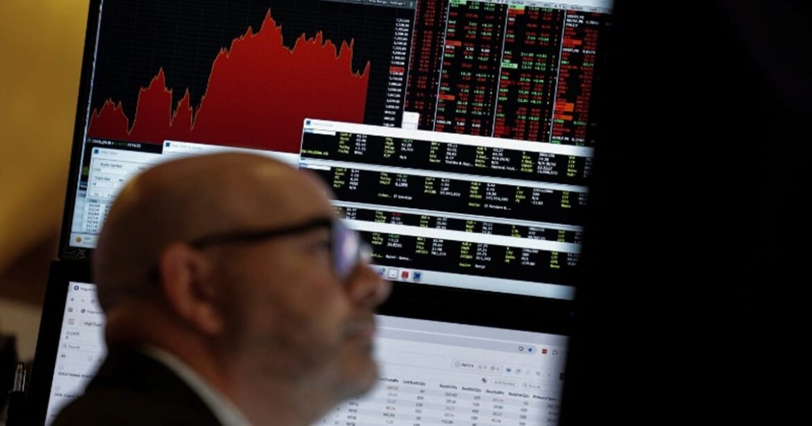 wall-street-fecha-sem-direcao-unica-enquanto-mercado-espera-resultados-da-nvidia