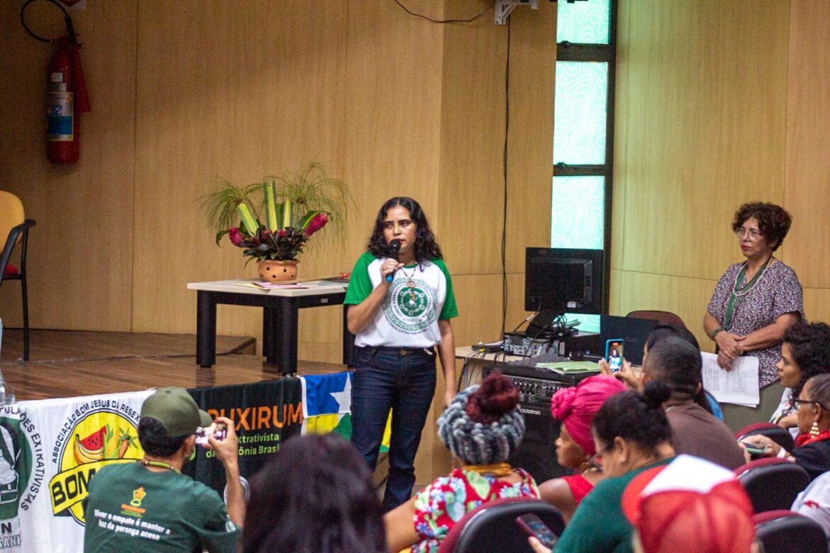 ela-vendeu-acai-para-chegar-a-cop30-e-defender-seu-territorio:-de-dentro-de-escritorio,-nao-chega-em-nos