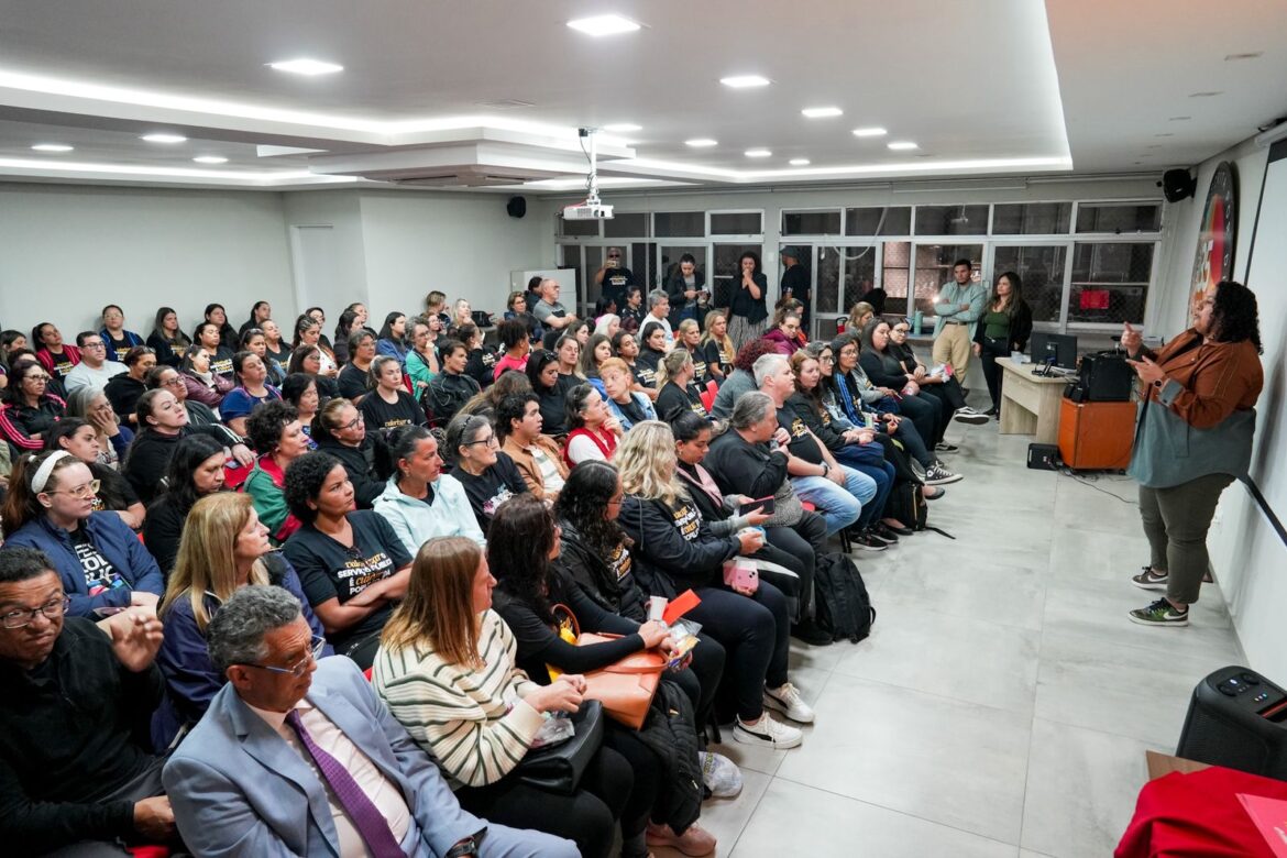 prefeitura-de-curitiba-negocia-e-servidores-municipais-suspendem-paralisacao