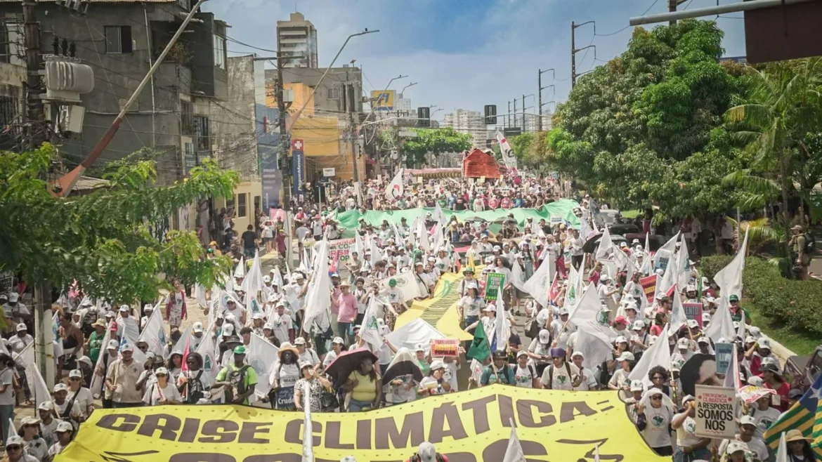 marcha-global-pelo-clima-reune-70-mil-pessoas-em-belem-e-cobra-justica-climatica:-a-resposta-somos-nos