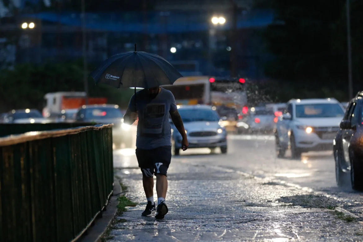 chuva-intensa-com-ventos-acima-de-100km/h-deve-atingir-sul,-sudeste-e-centro-oeste-neste-domingo