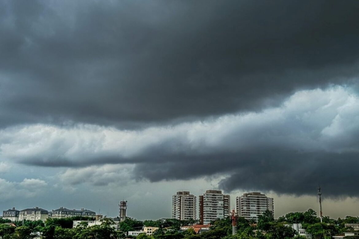 inmet:-estados-estao-sob-alerta-vermelho-para-tempestades.-veja-quais