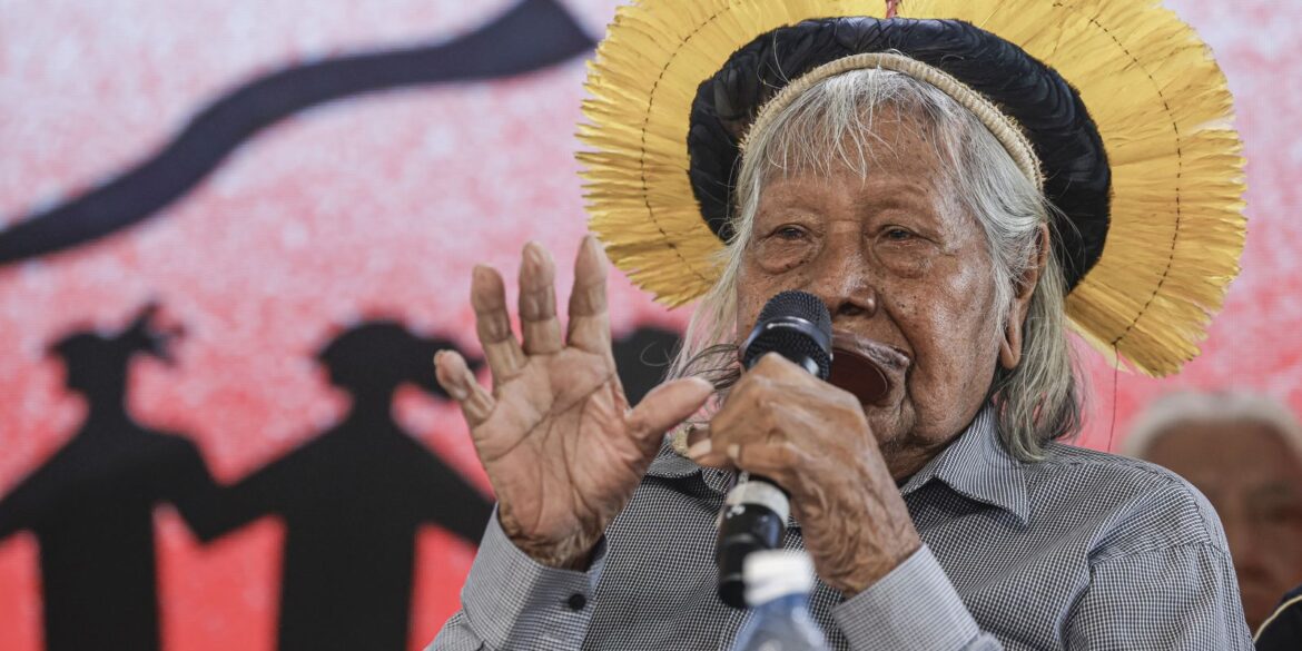 ao-encerrar-cupula-dos-povos,-cacique-raoni-pede-que-luta-continue