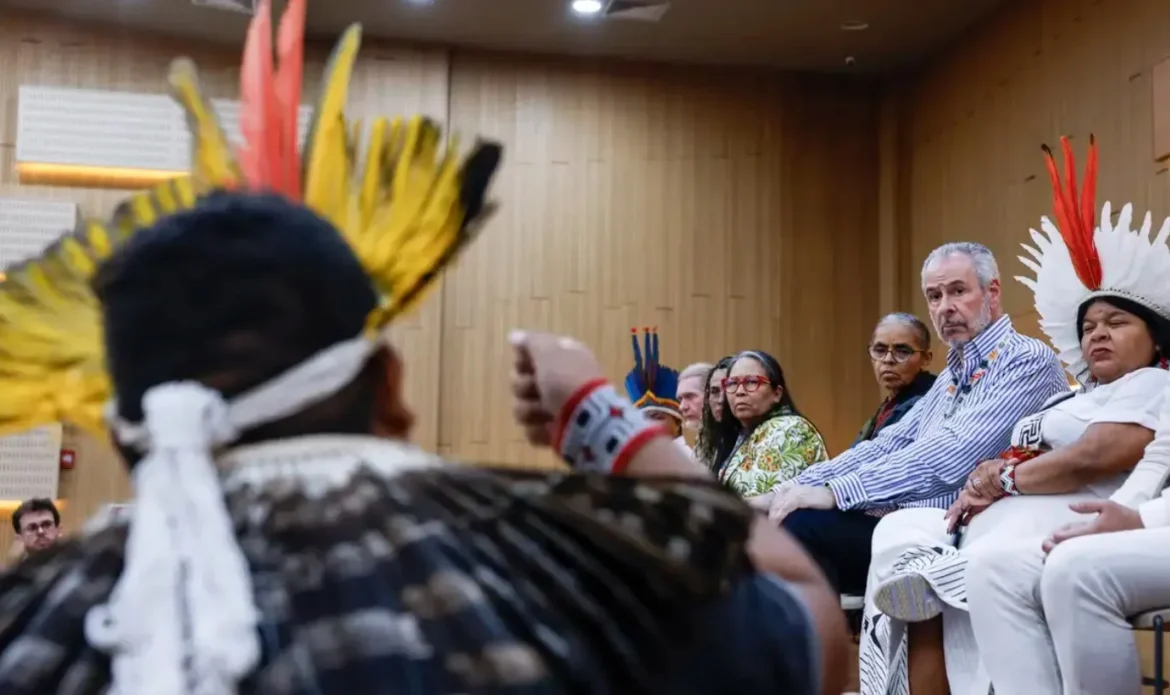apos-protestos-na-cop30,-ministro-anuncia-mesa-de-dialogo-com-indigenas-da-bacia-do-tapajos