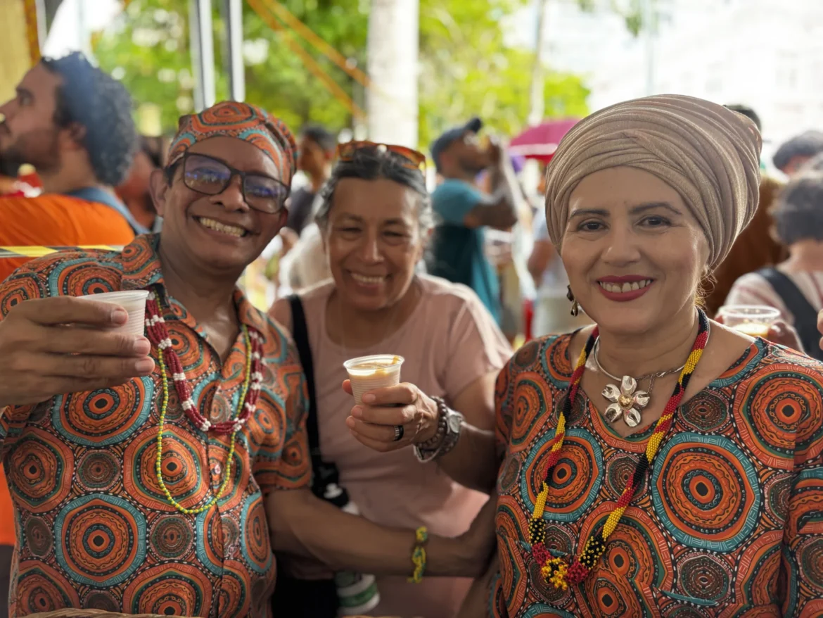 banquetaco:-cupula-dos-povos-doa-comida-em-praca-publica-durante-cop30