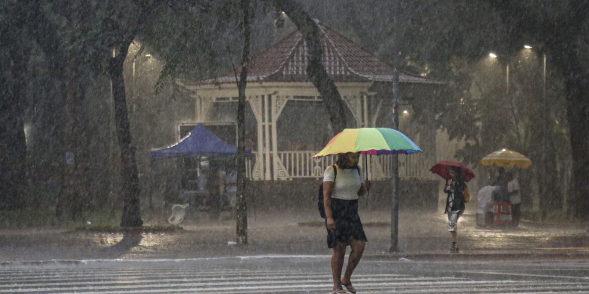 inmet-alerta-para-tempestades-em-tres-estados-ate-amanha;-veja-onde