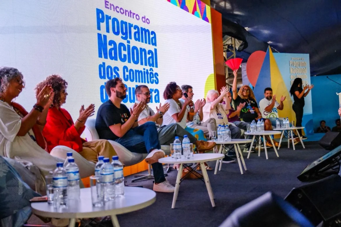 a-maior-sacada-da-historia-cultural-do-brasil-foram-os-comites