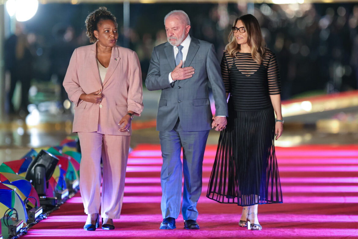 lula-diz-que-ministra-era-desastre-ao-falar-e-agora-parece-candidata