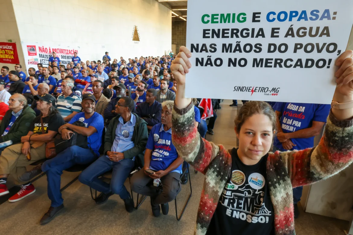 ato-em-bh-nesta-terca-feira-(18)-denuncia-tentativa-de-zema-em-privatizar-a-copasa-e-cemig