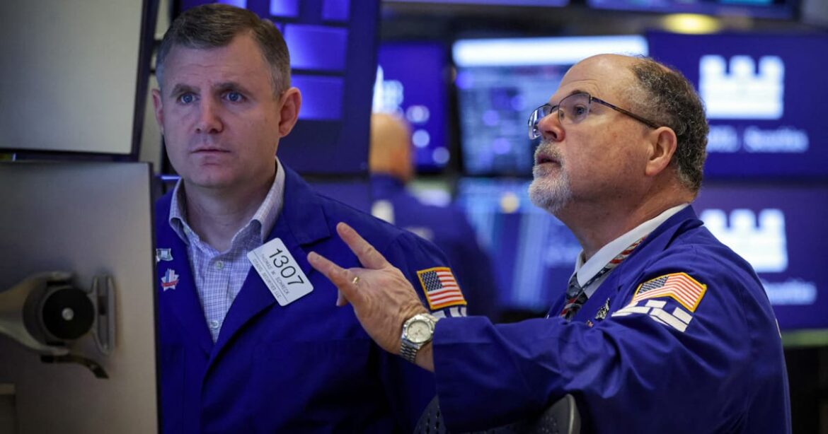 indices-caem-conforme-mercado-se-prepara-para-dados-de-empregos-e-resultados-da-nvidia