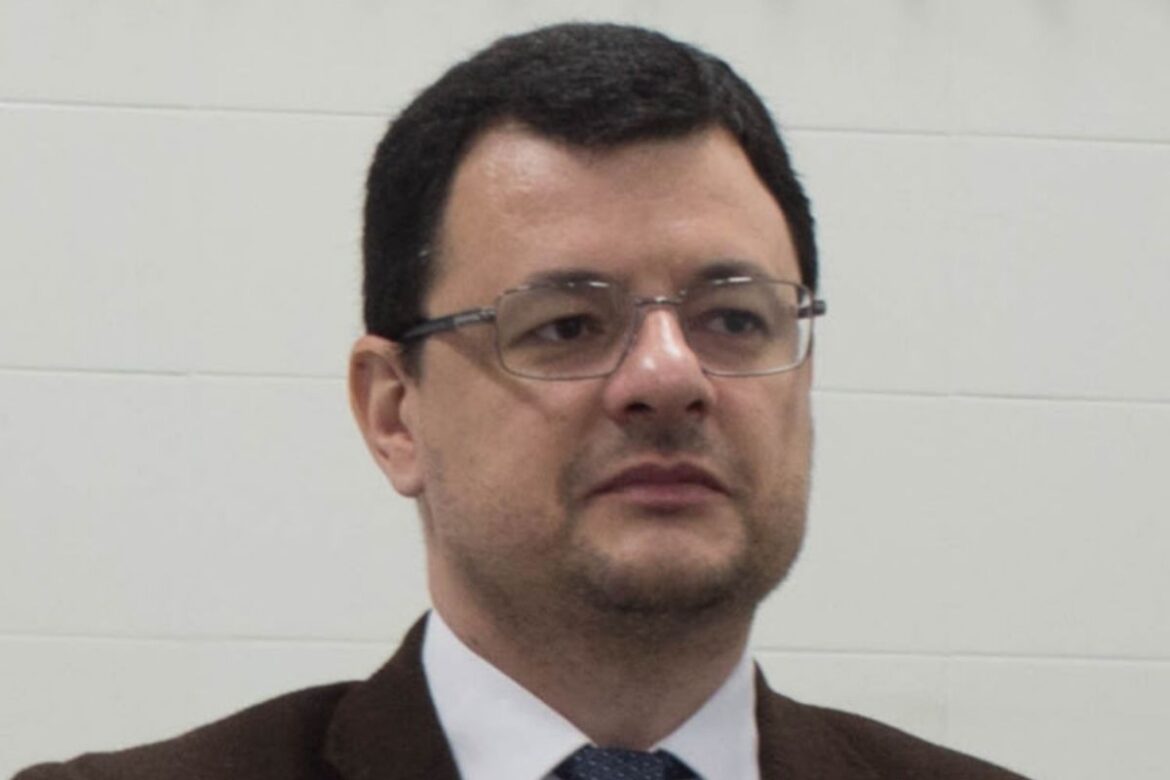 professor-da-unesp-demitido-por-assedio-diz-que-estava-em-surto