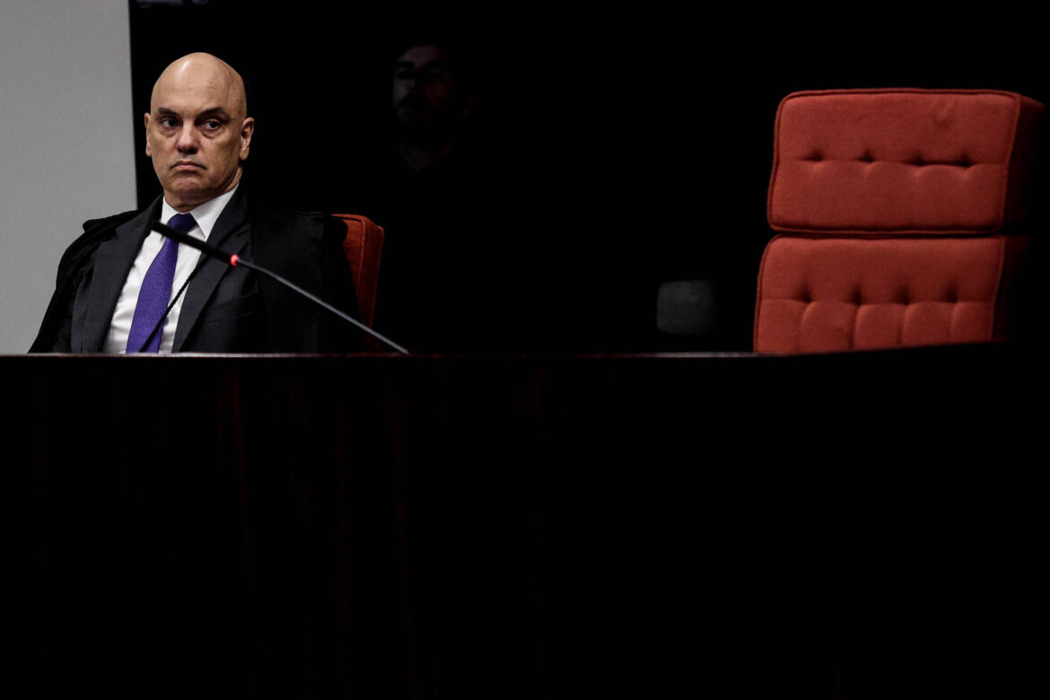 moraes-diz-que-nucleo-militar-tentou-cooptar-alto-comando-do-exercito-a-aderir-ao-plano-de-golpe