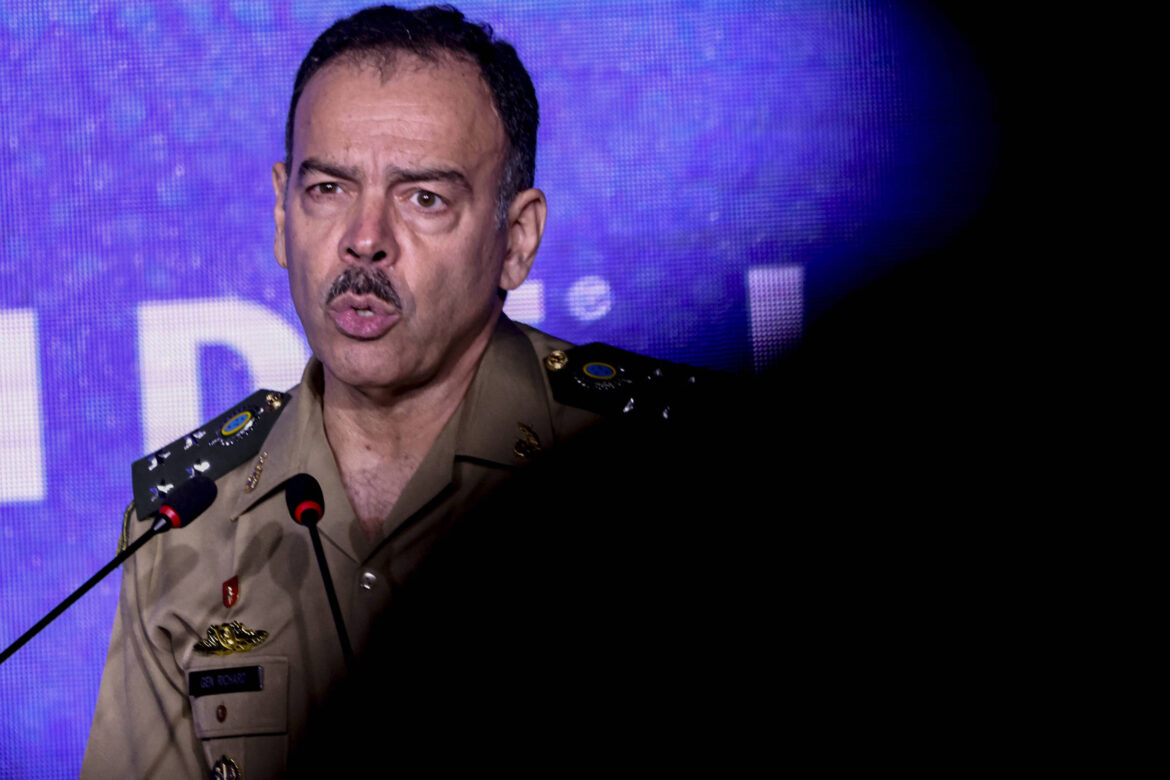 crise-climatica-se-enfrenta-com-ciencia,-diz-general-chefe-de-sistema-da-amazonia-sobre-militares-negacionistas
