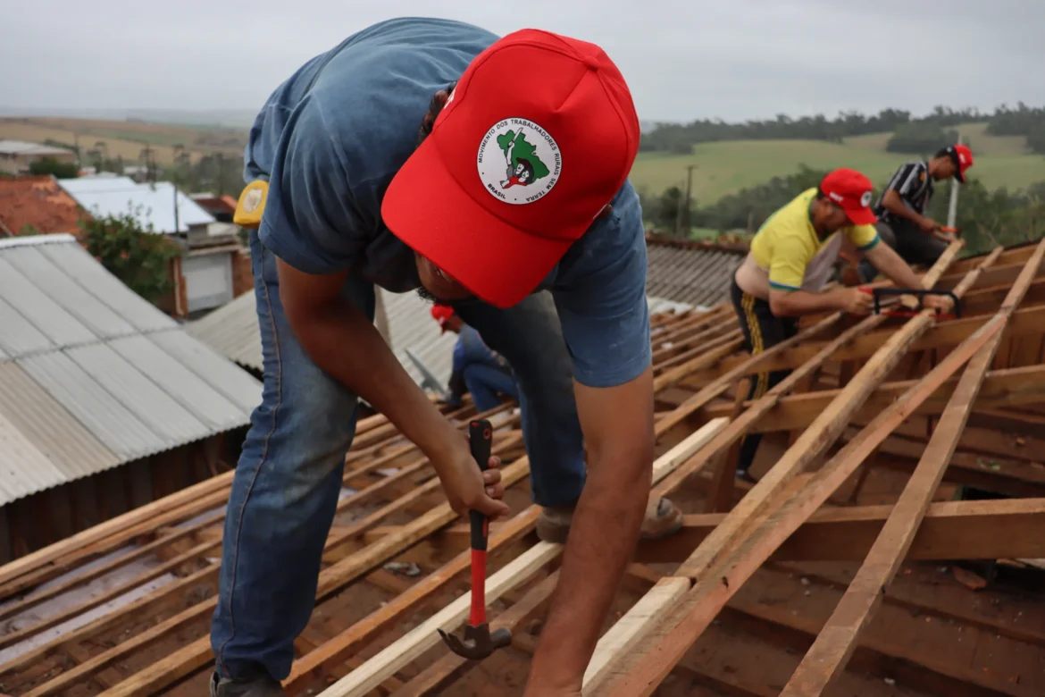 apos-tornado-no-pr,-mst-amplia-acoes-de-solidariedade-a-desabrigados