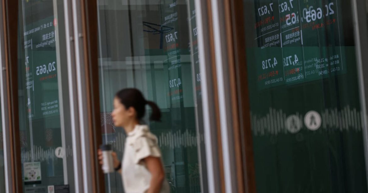 acoes-de-hong-kong-caem-sob-pressao-de-wall-street-e-tensoes-geopoliticas