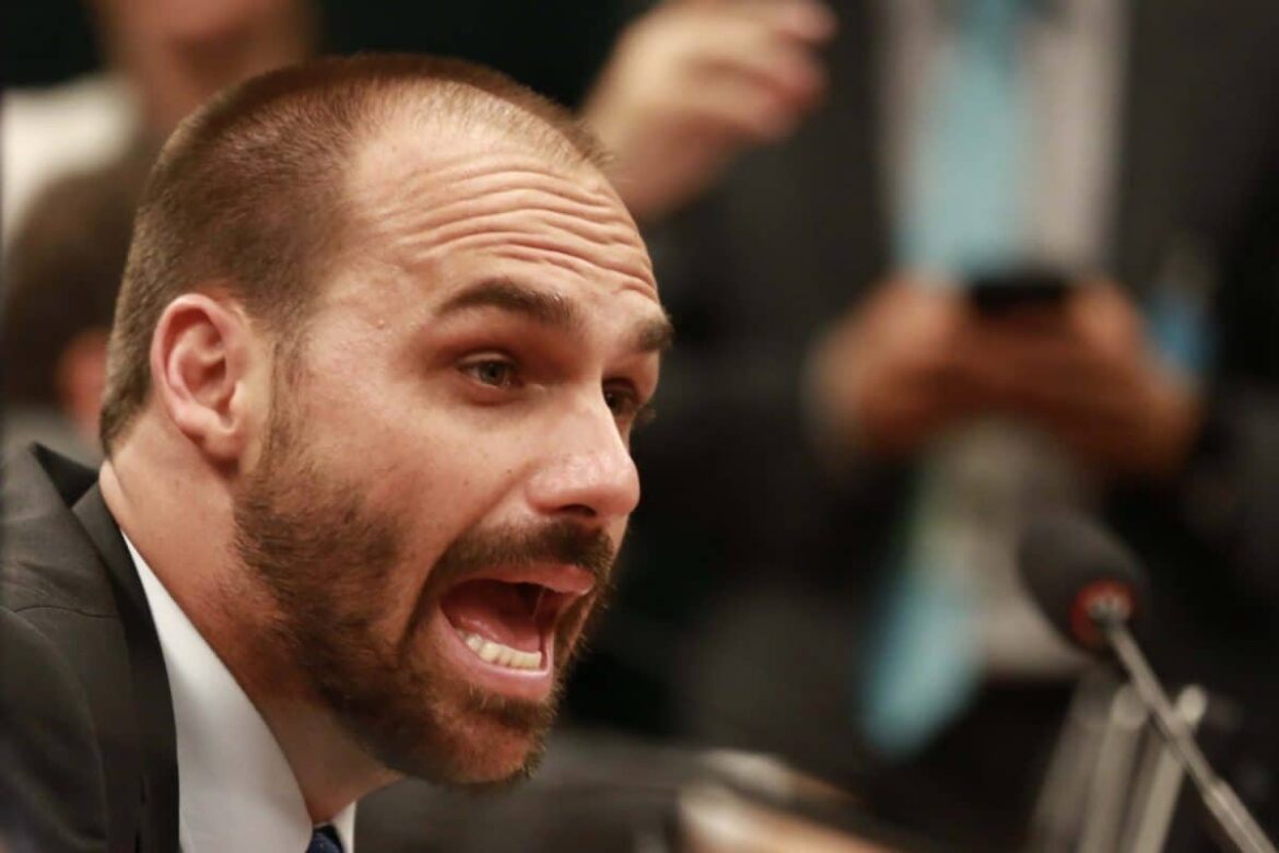 o-chilique-de-eduardo-bolsonaro-apos-o-recuo-dos-eua-no-tarifaco-contra-o-brasil