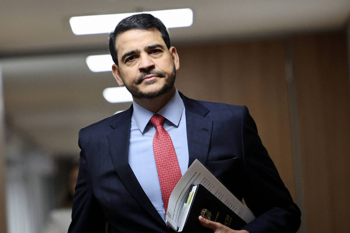 messias-procura-lideres-do-senado,-divide-evangelicos-e-encara-oposicao-de-alcolumbre