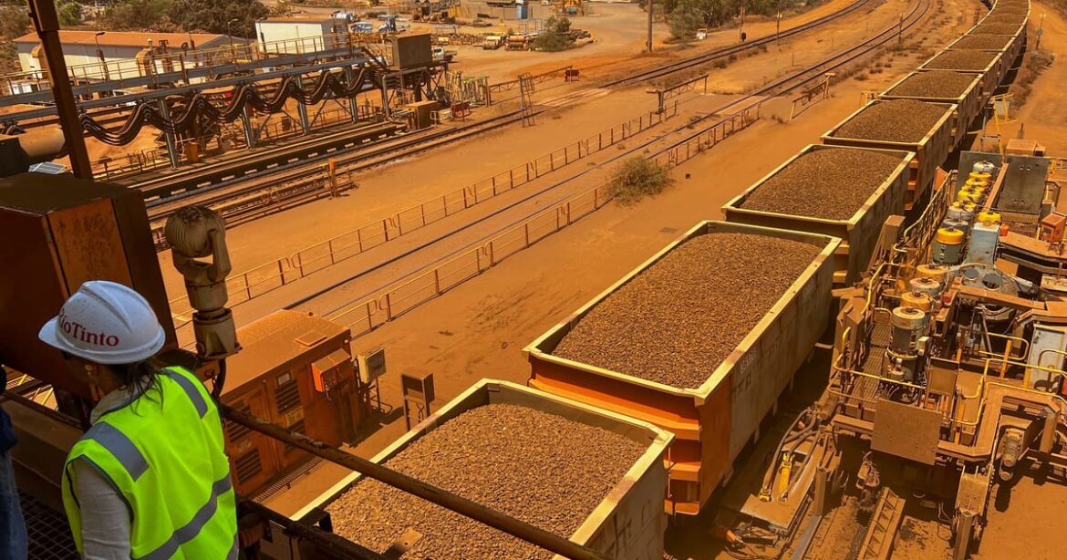 minerio-de-ferro-amplia-queda-em-meio-a-demanda-mais-fraca-da-china