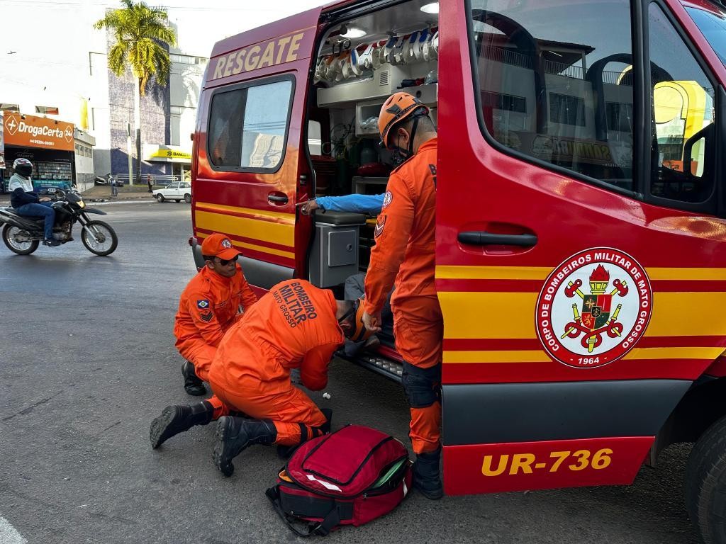 corpo-de-bombeiros-socorre-motociclista-que-ficou-ferido-apos-acidente