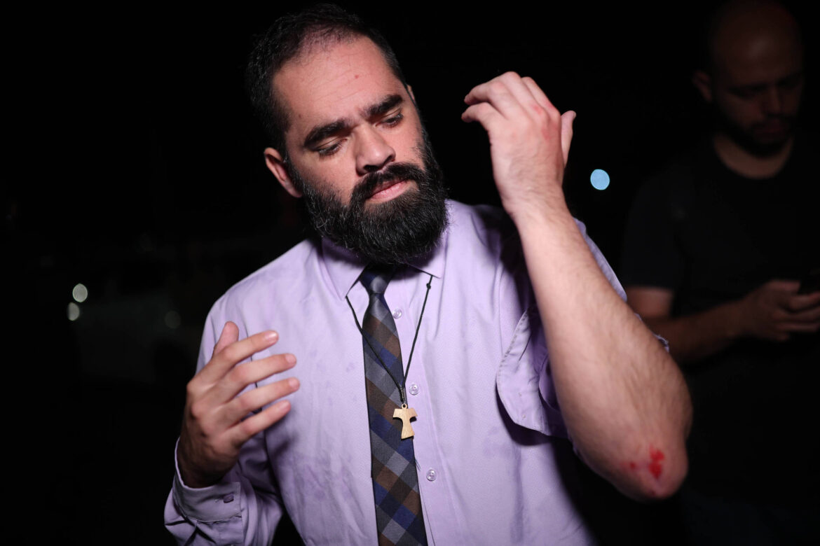 evangelico-agredido-em-vigilia-bolsonarista-se-diz-marxista,-progressista-e-contra-extrema-direita