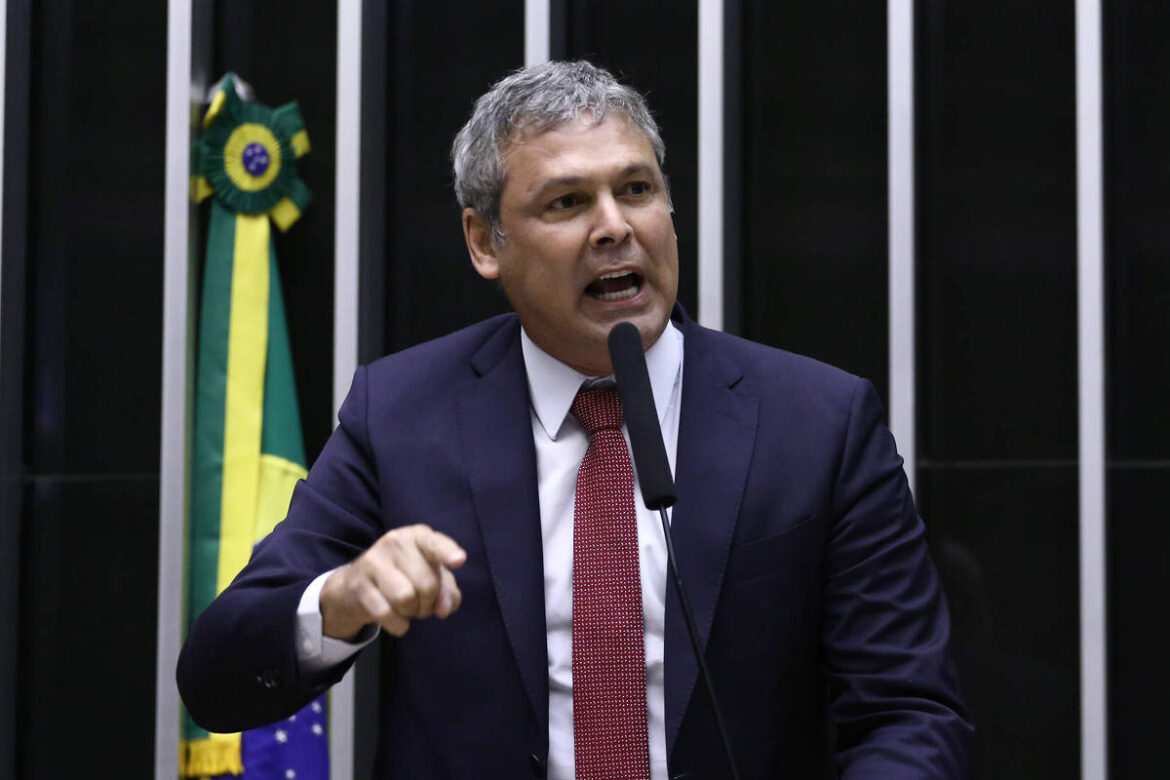 lider-do-pt-rebate-motta-e-fala-em-'reacao-imatura'