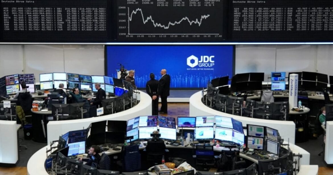 indice-stoxx-600-sobe-por-otimismo-com-corte-de-juros-dos-eua;-negociacoes-de-paz-na-ucrania-entram-em-foco