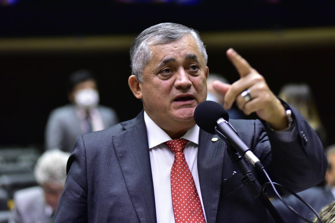 rompimento-entre-motta-e-lindbergh-nao-e-crise-com-governo,-diz-lider
