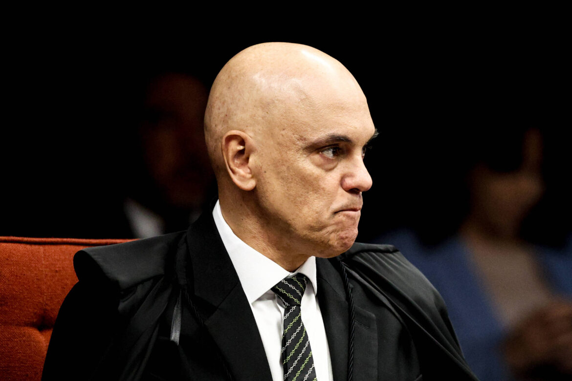 moraes-cita-prisao-de-lula-para-manter-bolsonaro-na-pf
